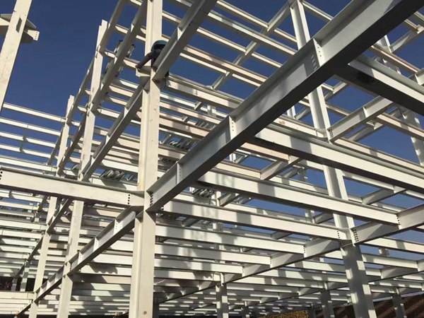 多層鋼結(jié)構(gòu)廠房的樓承板施工，這三個(gè)問(wèn)題要多注意